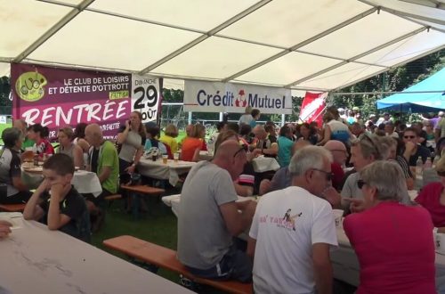 Photographie du Circuit des Myrtilles, tables et tente après la course
