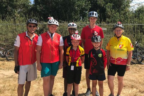Photographie d'un groupe de cycliste