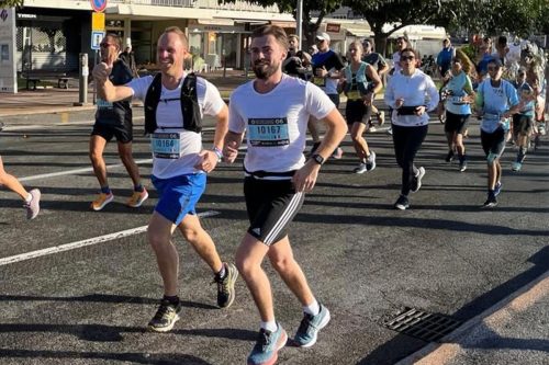 Photographie de membres de l'activité running, en train de courir un marathon à Nice